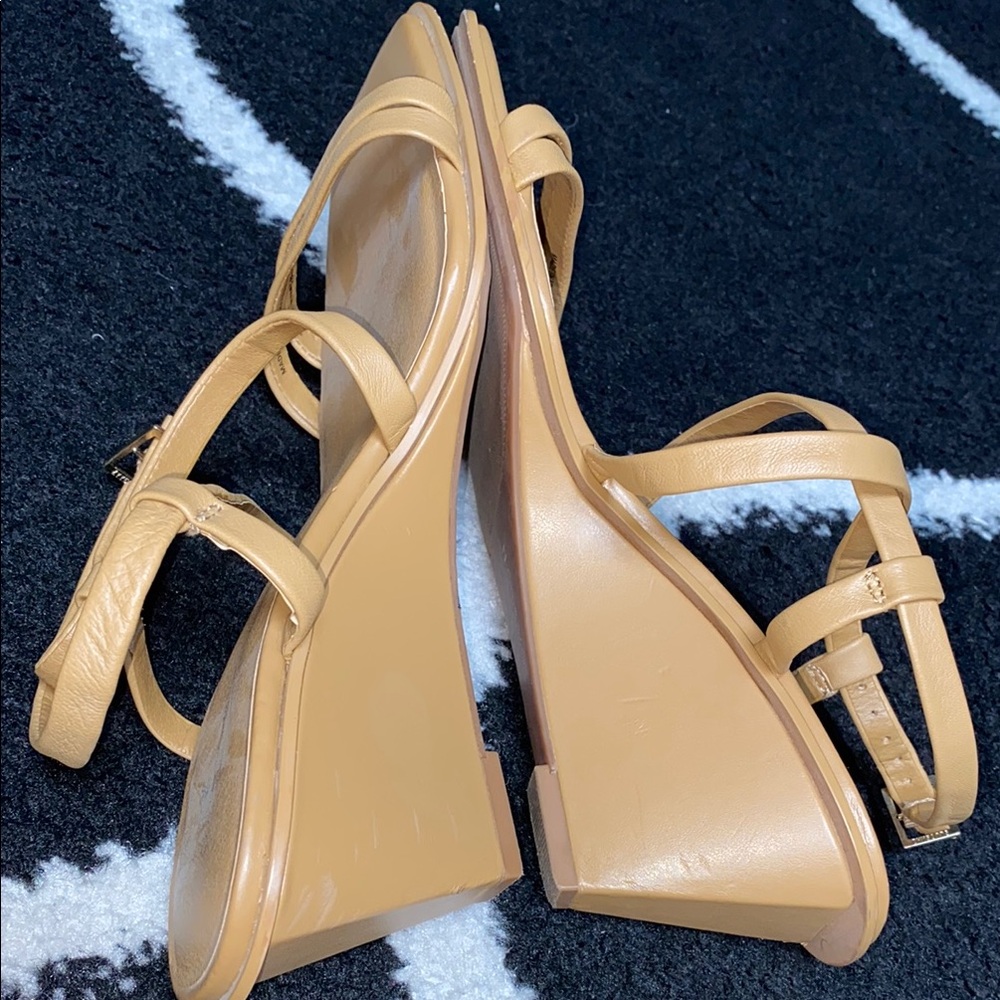 Caslon Women's Tan Strappy Sandals - Picture 3 of 4
